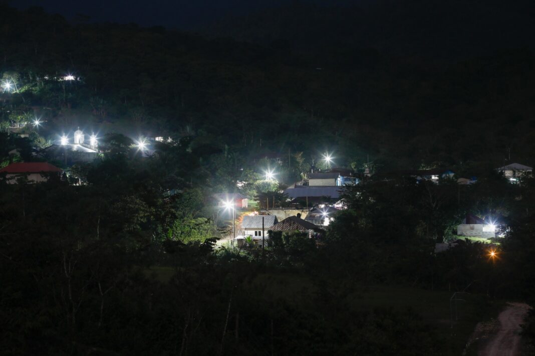 La luz que nace del territorio: soberanía energética y organización comunitaria en Zona Reina La luz que nace del territorio: soberanía energética y organización comunitaria en Zona Reina